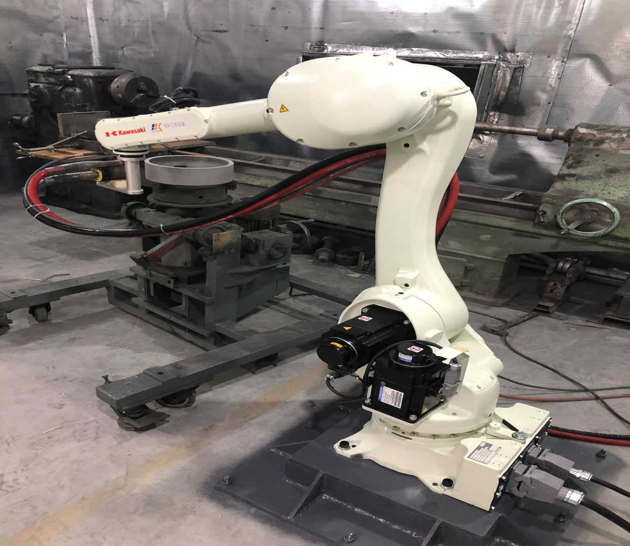機(jī)器人熱噴涂工作站（機(jī)器人）.jpg